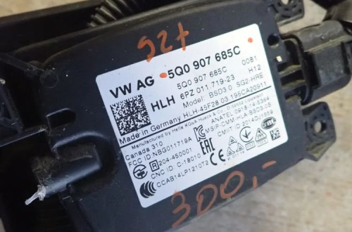VOLKSWAGEN GOLF VII UCHWYT CZUJNIKA MARTWEGO POLA LEWY 5Q0907685C