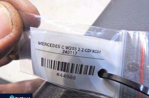 TAPICERKA DRZWI PRAWY PRZÓD MERCEDES W203 LIFT A2037201252