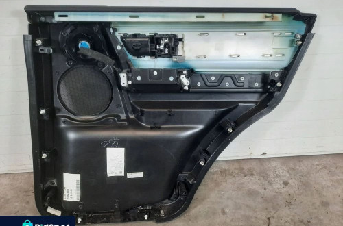 BOCZEK TAPICERKA LEWY TYŁ TYLNA LAND ROVER DISCOVERY 4 IV