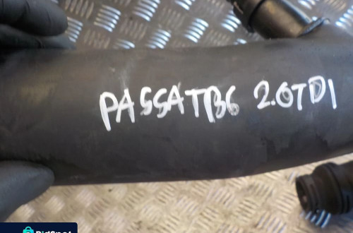 VW PASSAT B6 2.0 TDI PRZEWÓD RURA DOLOT POWIETRZA