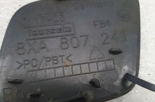 AUDI A1 ZAŚLEPKA ZDERZAKA PRZEDNIEGO 8XA807241