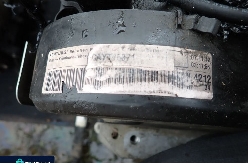 VOLKSWAGEN CADDY III 1.6 TDI CAYT SILNIK SŁUPEK