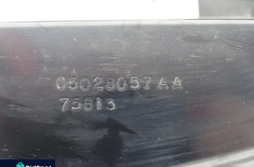 PODSTAWA LAMPKI KABINY WNĘTRZA VOYAGER IV CARAVAN 05028057AA F-VAT