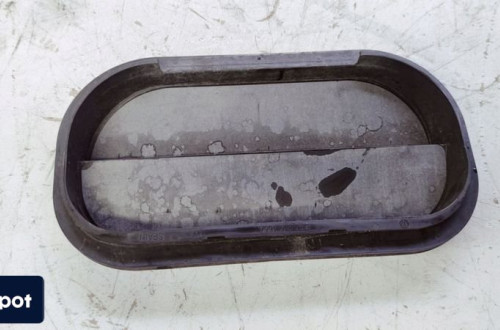 KRATKA POWIETRZA TYŁ AUDI A4 B9 6R0819465A