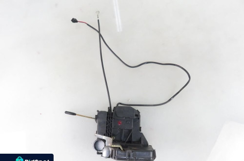 ZAMEK PRAWY PRZEDNI MERCEDES KLASA C W203 004138112633