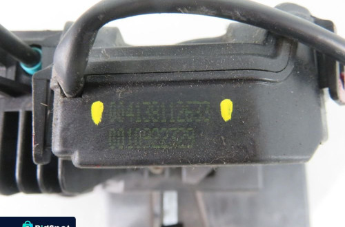 ZAMEK PRAWY PRZEDNI MERCEDES KLASA C W203 004138112633