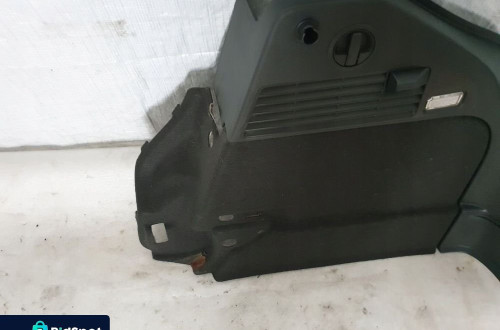 Boczek bagażnika prawy Audi A1 3D 8X3867762