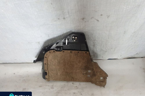Boczek bagażnika prawy Audi A1 3D 8X3867762