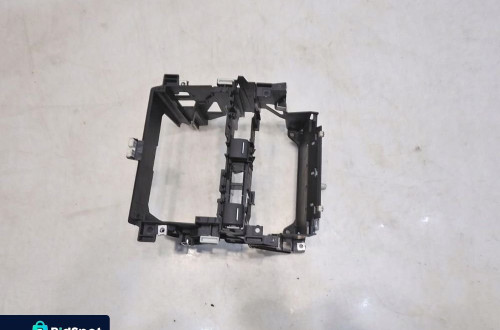 RAMKA STELAŻ RADIA AUDI A3 8P 8P0858005