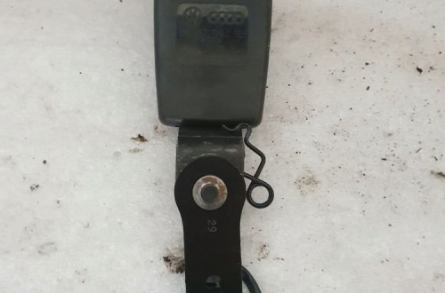 Klamra pasa bezpieczeństwa Audi A1 8X0857739C