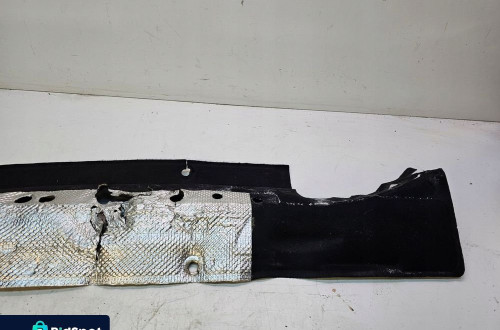 WYGŁUSZENIE ŚCIANY PODSZYBIA AUDI A3 8V VW 8V0863993D