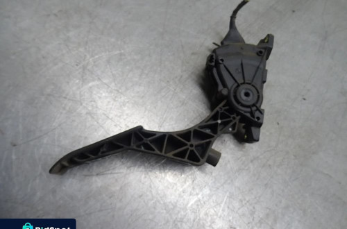VW TRANSPORTER T5 1.9 TDI PEDAŁ GAZU POTENCJOMETR 7H1721503D