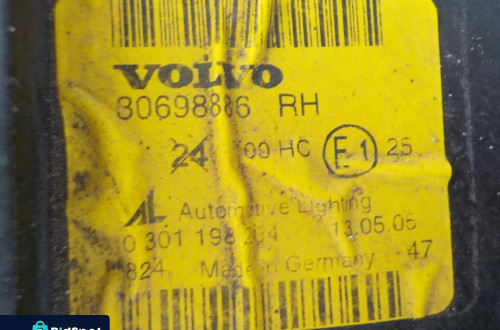 VOLVO S40 II V50 LAMPA PRZÓD PRAWA 30698886 EUROPA