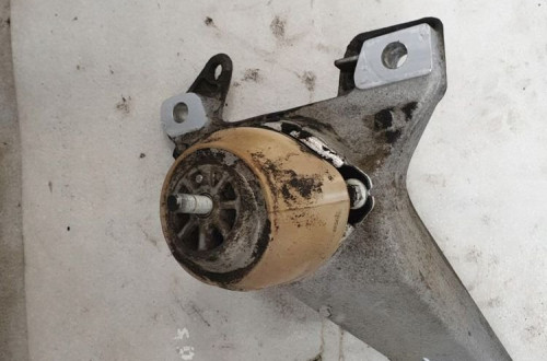AUDI Q7 VW TOUAREG BELKA SILNIK 7L6199207B