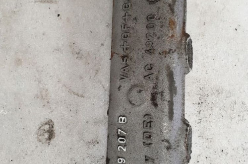 AUDI Q7 VW TOUAREG BELKA SILNIK 7L6199207B
