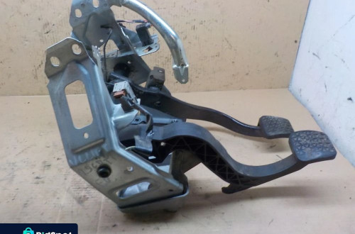 OPEL VECTRA C LIFT 1.9 D PEDAŁ HAMULCA I SPRZĘGŁA EUROPA