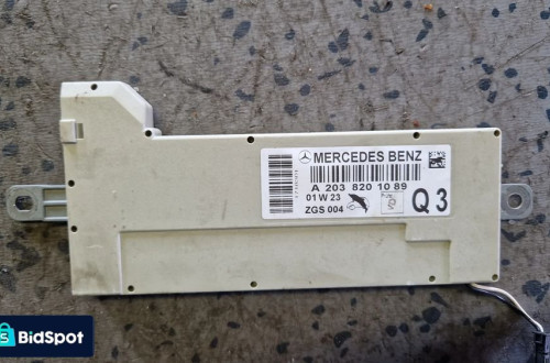 MERCEDES W203 WZMACNIACZ ANTENY A2038201089