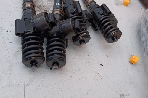 vw passat audi 2.0tdi wtrysk wtryskiwacz 0414730404