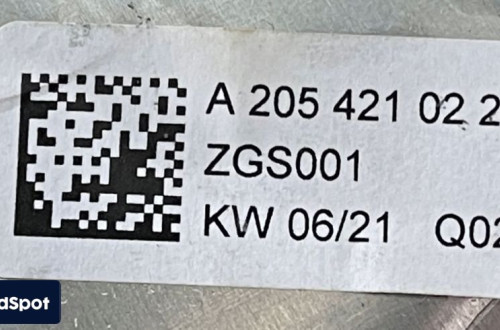 MERCEDES 205 AMG PRZÓD OSŁONA TARCZY PRAWA A2054210220