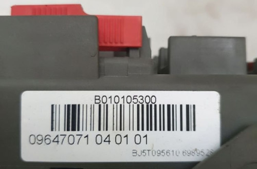SKRZYNKA BEZPIECZNIKÓW BMW X5 E70 6931687