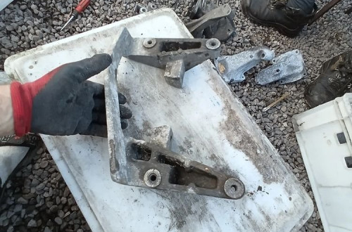 mercedes vito 638 lapa wspornik mocowanie podpora skrzyni biegow mercedes vito 638 lapa wspornik mocowanie podpora skrzyni biegow a6382660501