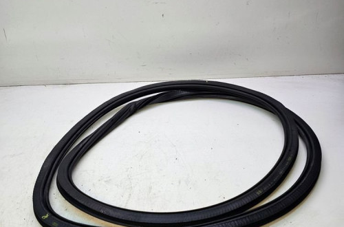 USZCZELKA DRZWI PRZÓD AUDI A3 8V SEDAN 8V5831721