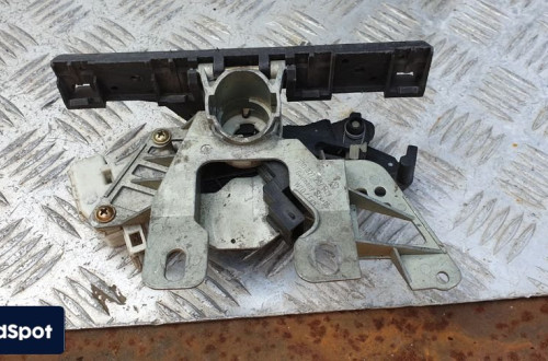 vw passat b5 zamek silownik klapy tyl tylnej bagaznika 3b0827297b
