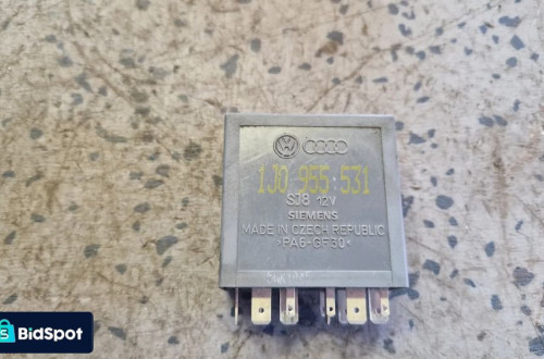 AUDI VOLKSWAGEN PRZEKAŹNIK WYCIERACZEK 1J0955531
