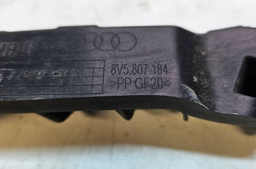 ŚLIZG ZDERZAKA PRAWY PRZÓD AUDI A3 8V SEDAN 8V5807184