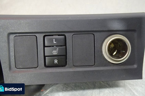 PRZEŁĄCZNIK PODGRZEWANIA FOTELA TOYOTA RAV4 III 2.2D-CAT