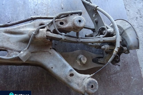 SAAB 93 II 02-06 BELKA ZAWIESZENIA
