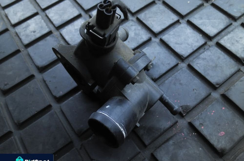 OBUDOWA TERMOSTATU SKODA FABIA I 1.4 047121111A