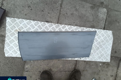 MERCEDES 124 LISTWA DRZWI PRZÓD LEWA 1246901540L