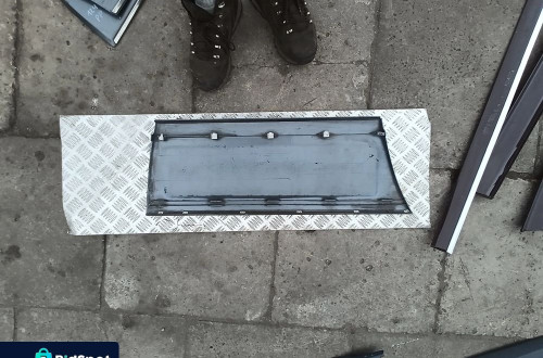 MERCEDES 124 LISTWA DRZWI PRZÓD LEWA 1246901540L