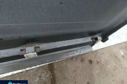 MERCEDES 124 LISTWA DRZWI PRZÓD LEWA 1246901540L