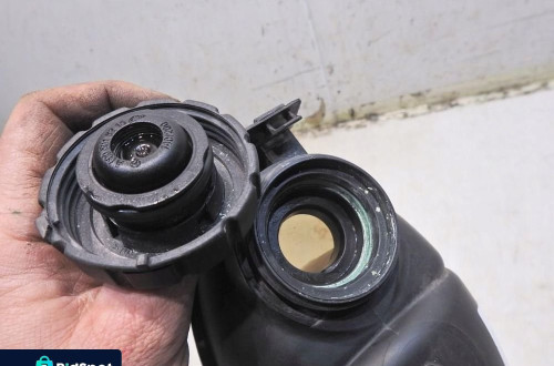 ZBIORNICZEK WYRÓWNAWCZY MERCEDES W212 2.2 CDI A2045000549