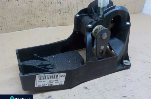 OPEL VECTRA C LIFT HB  LEWAREK WYBIERAK ZMIANY BIEGÓW 55557999