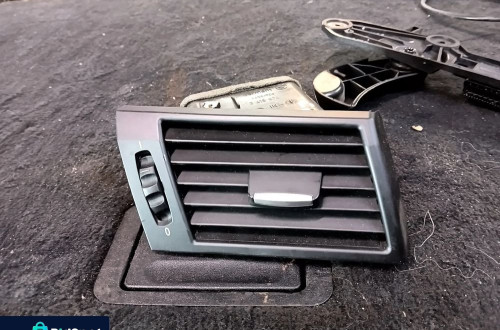 bmw x3 e83 kratka nawiewu deski prawa 3415974