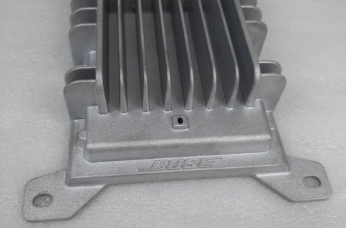 Wzmacniacz Bose Chevrolet Corvette C6 25972199