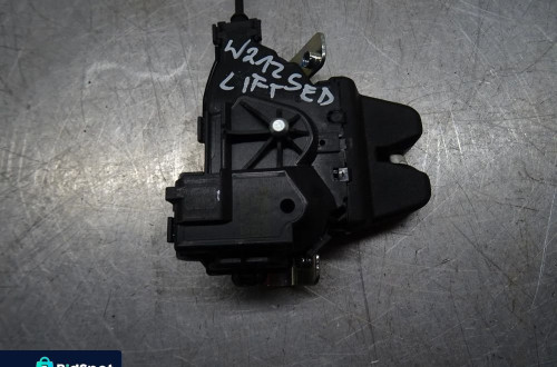 MERCEDES W212 LIFT 09-16 2.2CDI SEDAN ZAMEK KLAPY BAGAŻNIKA A2047500485