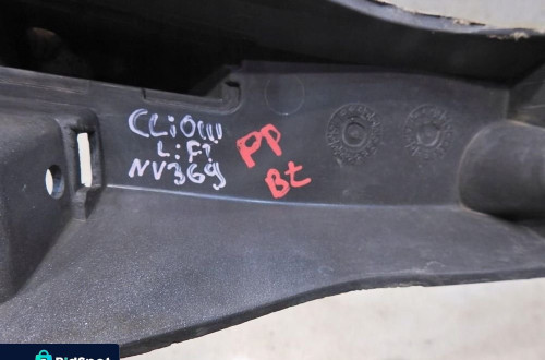 UCHWYT MOCOWANIE BŁOTNIKA PRAWY PRZÓD DV369 RENAULT CLIO III LIFT