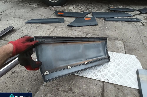 MERCEDES 124 LISTWA DRZWI PRAWY TYŁ 1246901840R