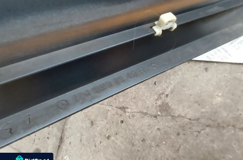 MERCEDES 124 LISTWA DRZWI PRAWY TYŁ 1246901840R