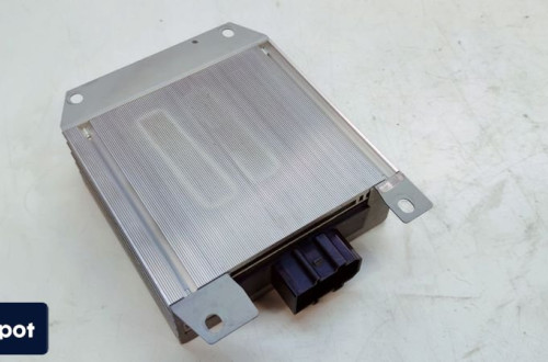 WZMACNIACZ RADIA TUBY AUDI A4 B7 8E9035223D