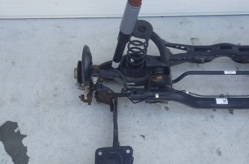 A3 8V GOLF VII ZAWIESZENIE WÓZEK BELKA TYŁ