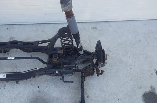 A3 8V GOLF VII ZAWIESZENIE WÓZEK BELKA TYŁ