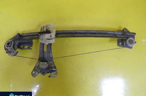 PODNOŚNIK SZYB PRAWY TYŁ PEUGEOT 206 SW MANUALNY NR857