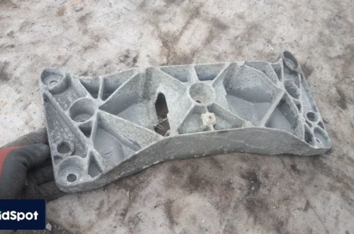 BMW F10 2.0 D LAPA WSPORNIK SKRZYNI BIEGOW 6781222