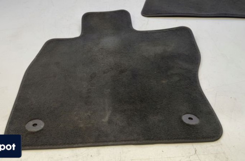 DYWAN DYWANIKI KOMPLET WELUR AUDI A3 8V 8V1864435 8V1864436 QA5