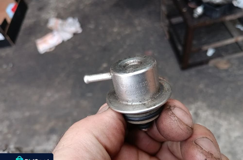 vw golf regulator zawor cisnienia paliwa 036133035a